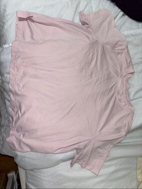 Lululemon cropped short sleeve Tee